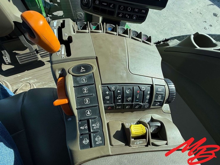 2023-john-deere-8r-370-image-18