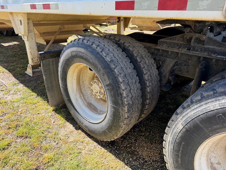 #42452-•-2007-international-l9427-daycab-truck-tractor-vin:-2hscnapr37c468369-image-12