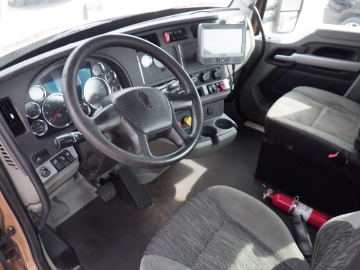 2022-kenworth-t680-image-17