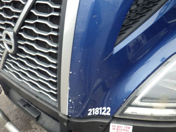 2018-volvo-vnl300-image-4