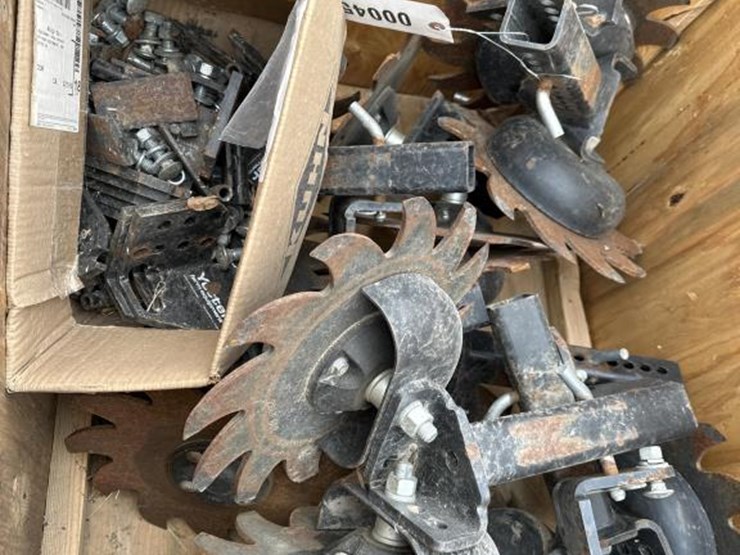 #45-•-shark-tooth-manual-adjustable-residue-wheels-image-2