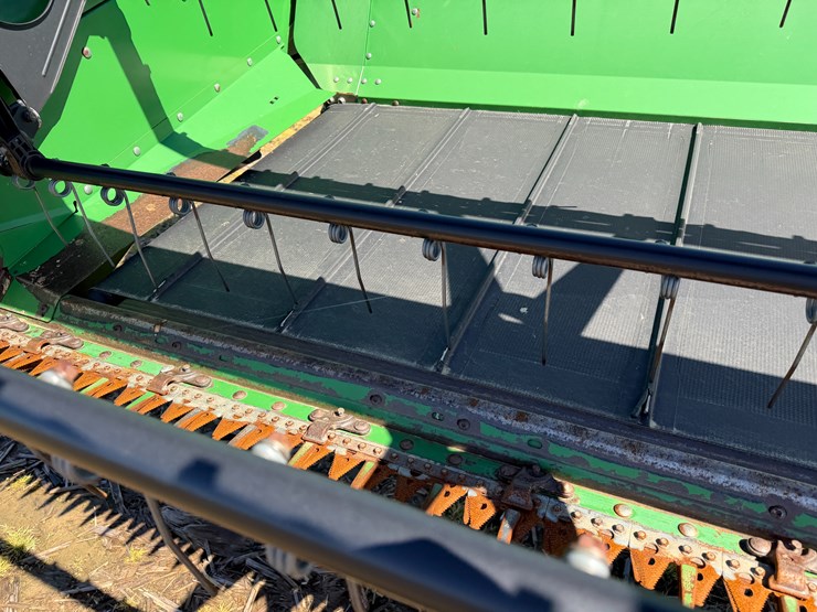 2013-john-deere-630d-image-40