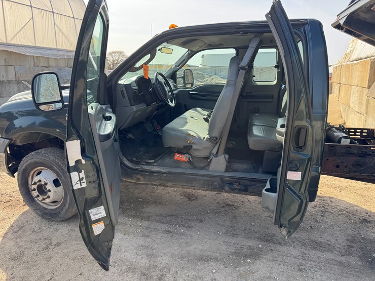 2005-ford-f350-xl-image-24