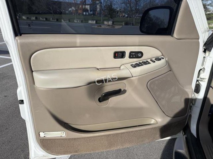 2001-chevrolet-suburban-image-14