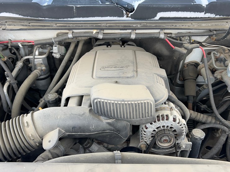 2011-chevrolet-3500hd-image-52