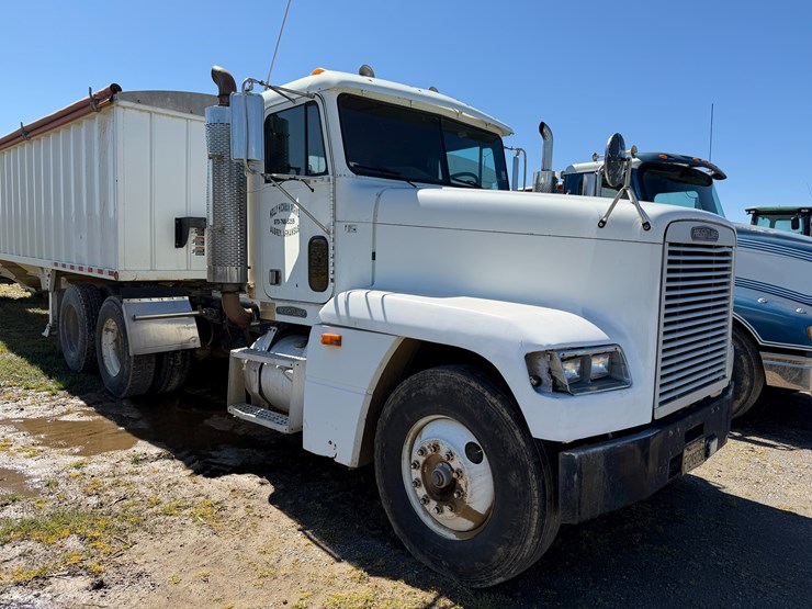 #42453-•-1996-freightliner-daycab-truck-tractor-vin:-1fupdcxb8th744360-image-2