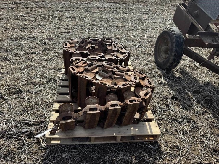 loegering-skidsteer-tracks---off-site-image-1