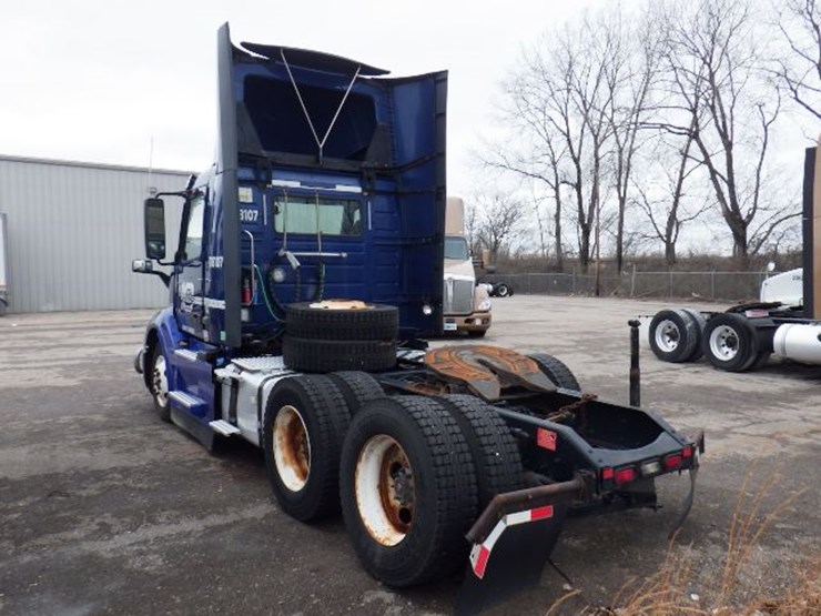 2018-volvo-vnl300-image-10