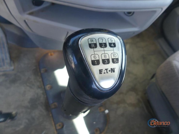 2016-peterbilt-579-image-18