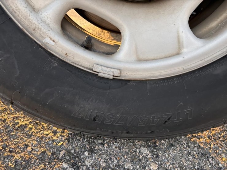 2013-chevrolet-2500-image-27