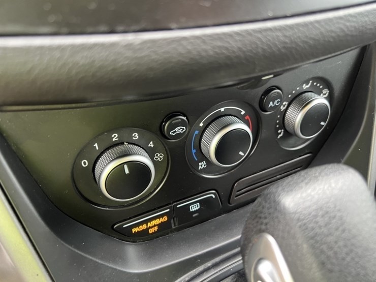 2016-ford-escape-image-32