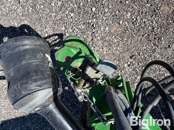 2024-john-deere-561m-image-10