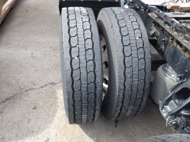 2022-kenworth-t680-image-17