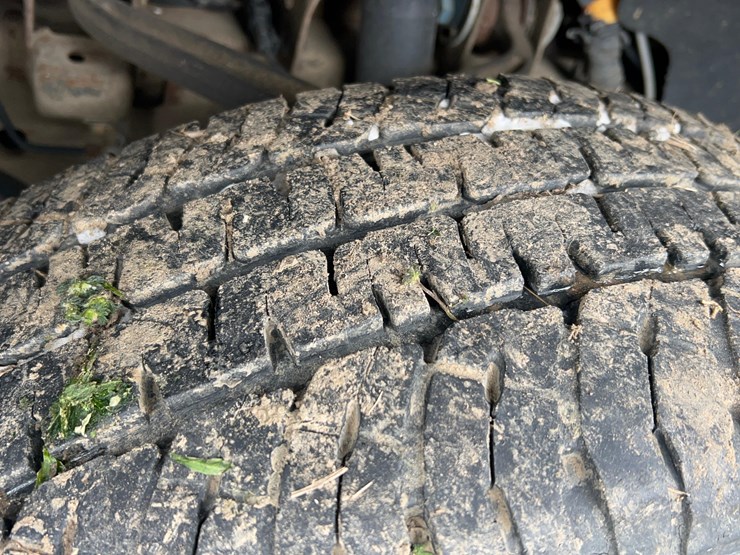 2011-chevrolet-3500hd-image-8