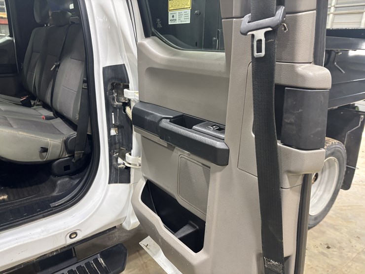 2022-ford-f550-sd-image-32