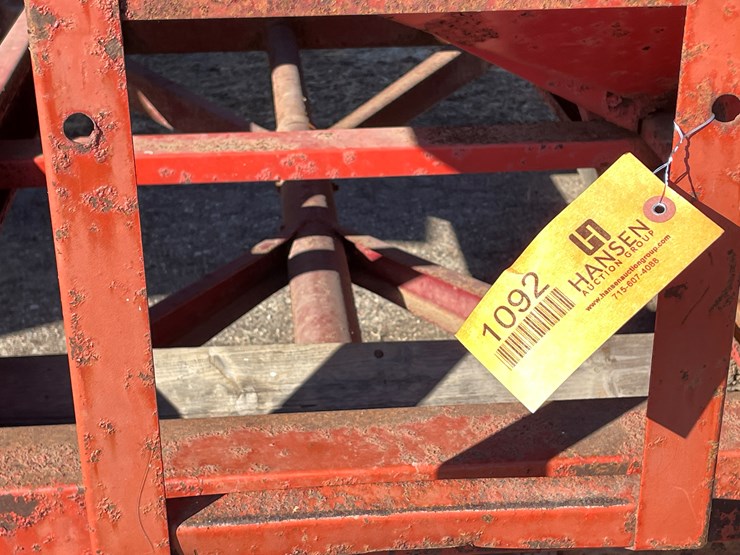 #1092-•-e-z-flow-gravity-box-on-running-gear-image-14