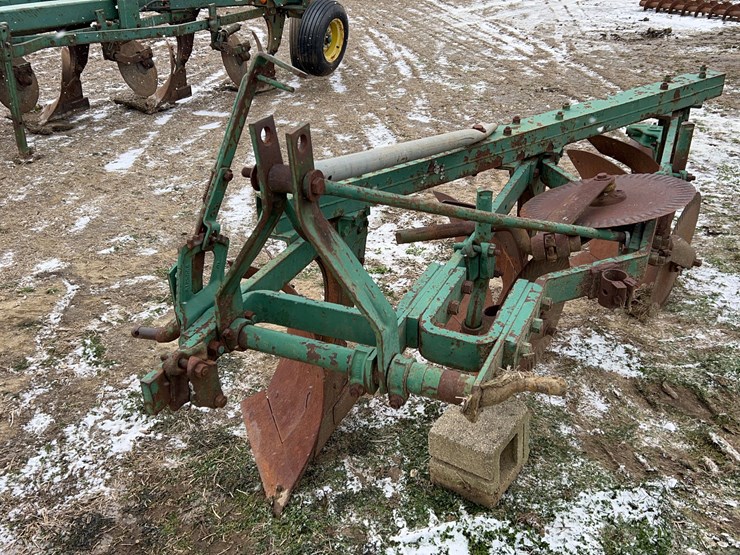 john-deere-3-btm-plow-image-8