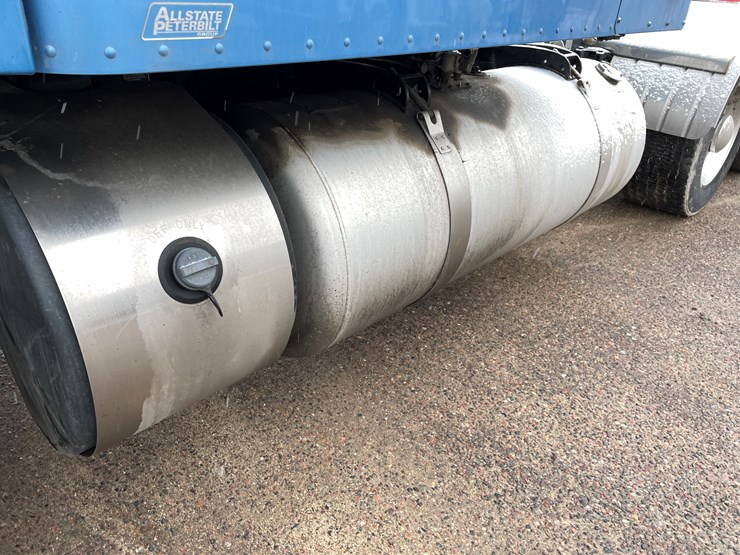 2019-peterbilt-579-image-34