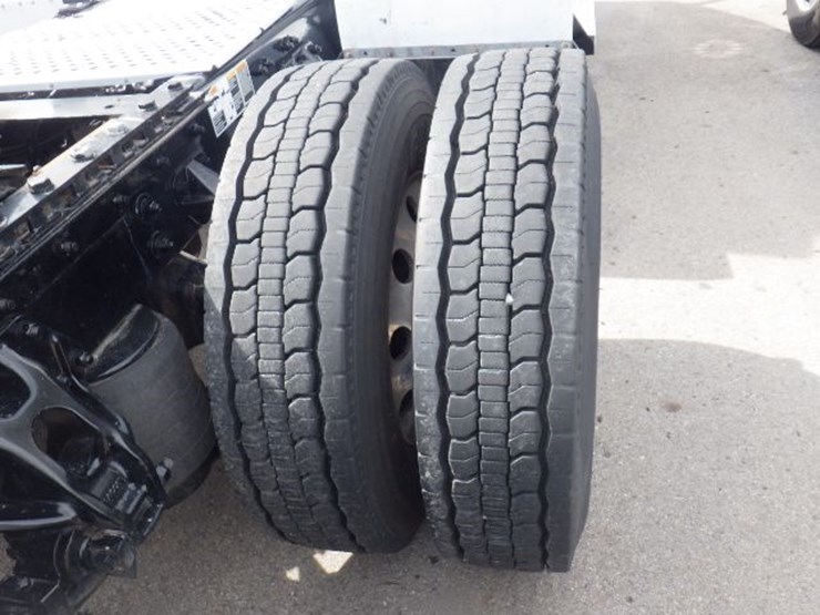 2024-kenworth-t680-image-8