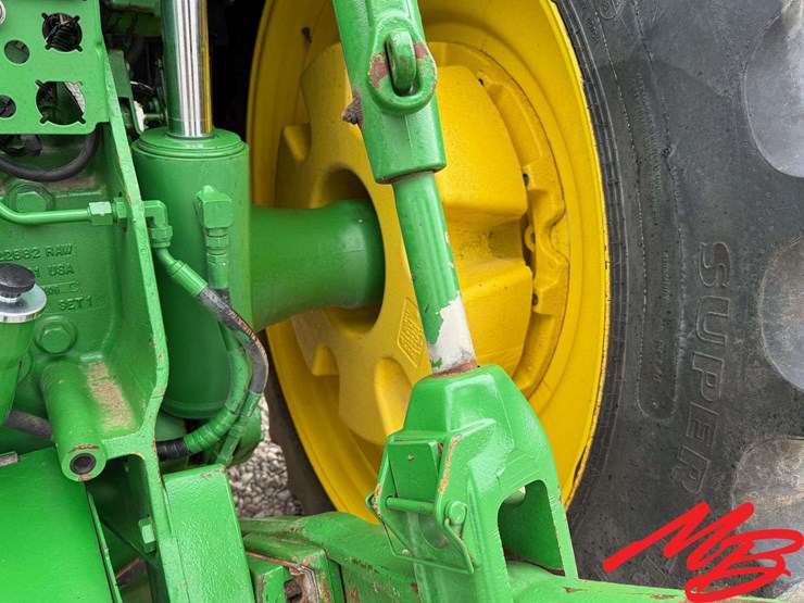 2013-john-deere-8285r-image-18