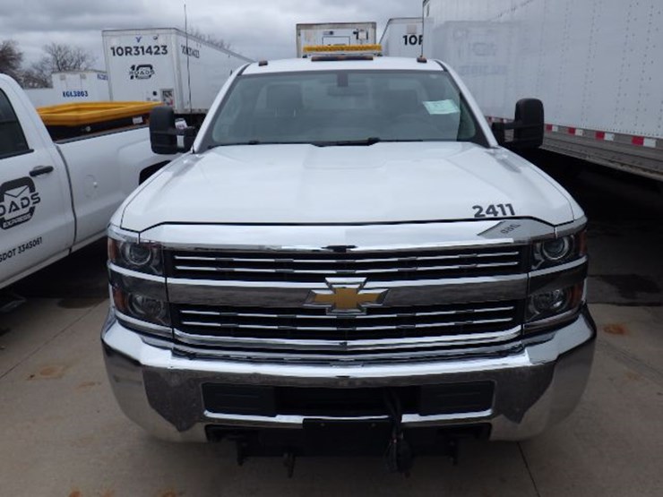2015-chevrolet-silverado-3500-image-2