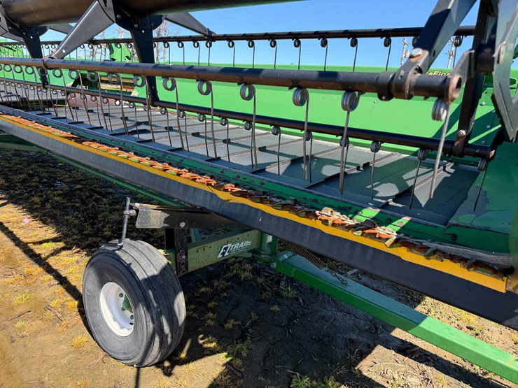 2013-john-deere-630d-image-28