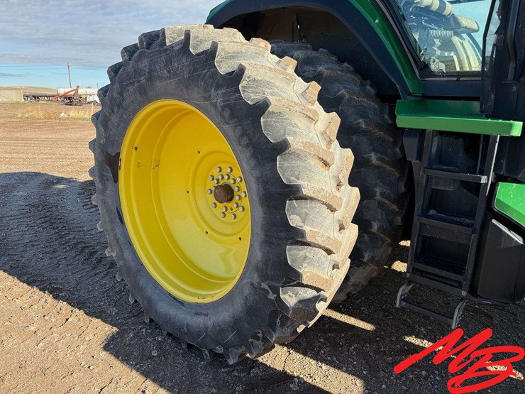 2021-john-deere-8r-370-image-14