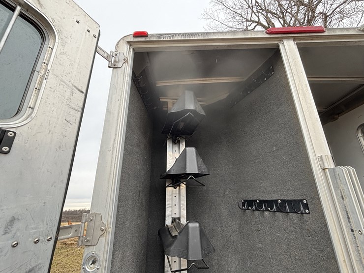 #1075-•-2005-featherlite-(4)-horse-slant-load-trailer-with-living-quarters-(nelson,-wi)-(has-wi-title)-image-26