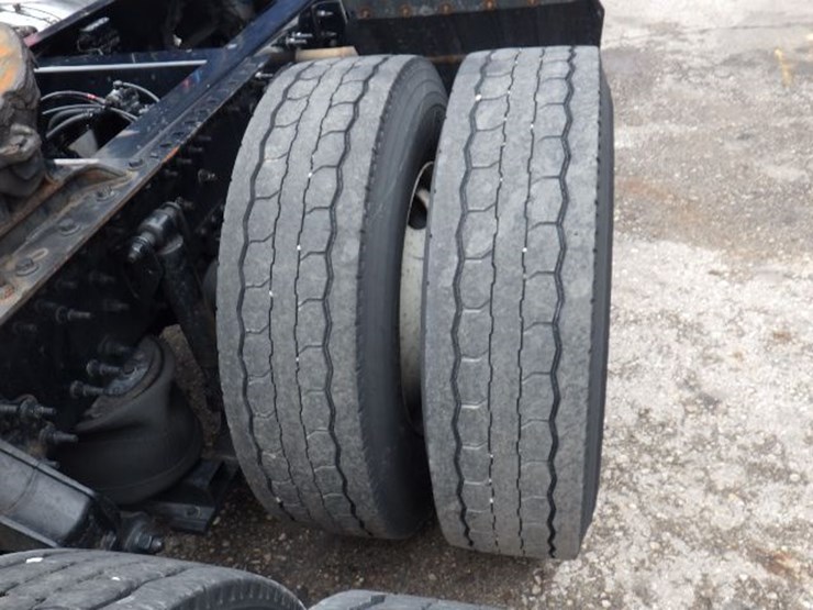 2017-volvo-vnl300-image-6