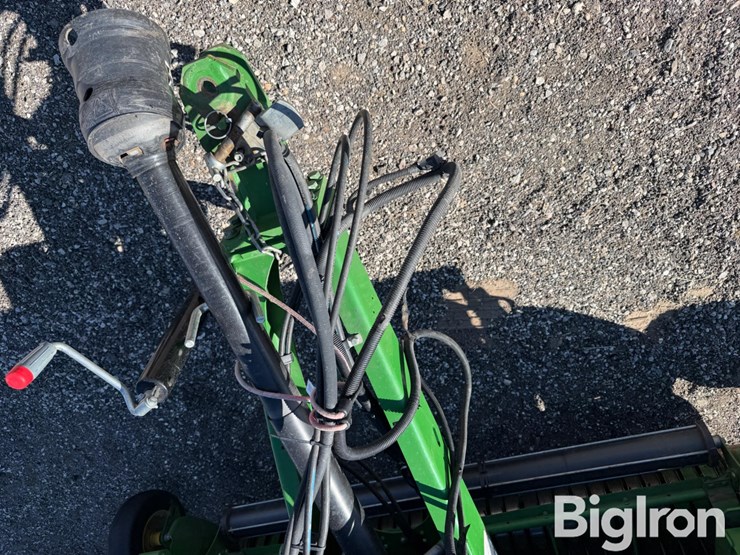 2024-john-deere-561m-image-12