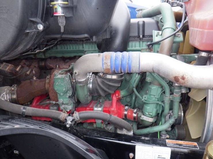 2018-volvo-vnl300-image-27