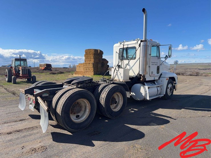 1997-freightliner-fld120-image-5