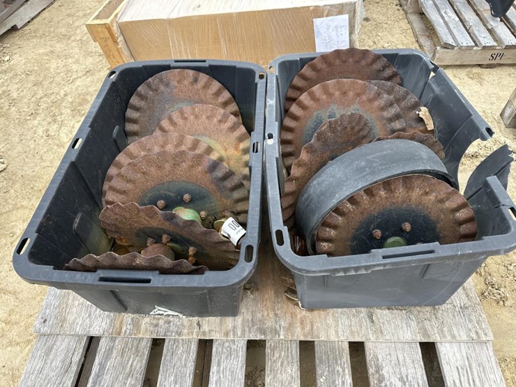 #44-•-pallet-of-totes-with-john-deere-no-till-coulters-image-1