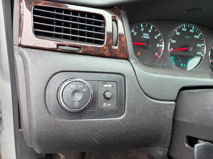 #1021-•-2014-chevy-impala-ltz-limited-(eau-claire,-wi)-(has-wi-title)-image-43