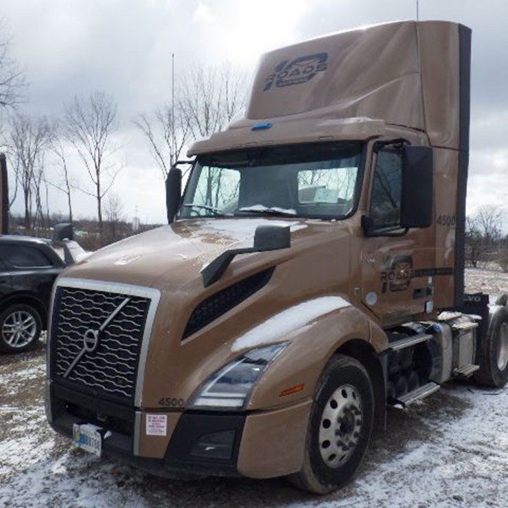2022 VOLVO VNL300