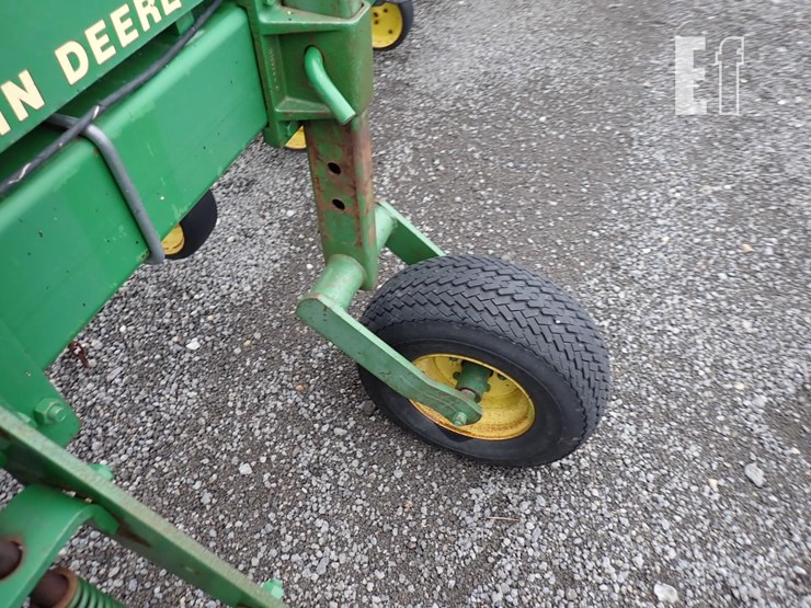 john-deere-845-image-9