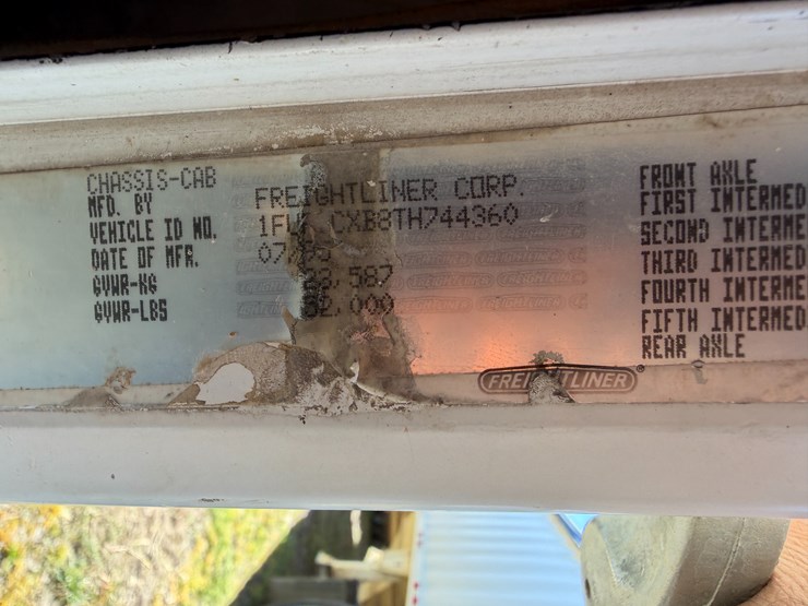 #42453-•-1996-freightliner-daycab-truck-tractor-vin:-1fupdcxb8th744360-image-77