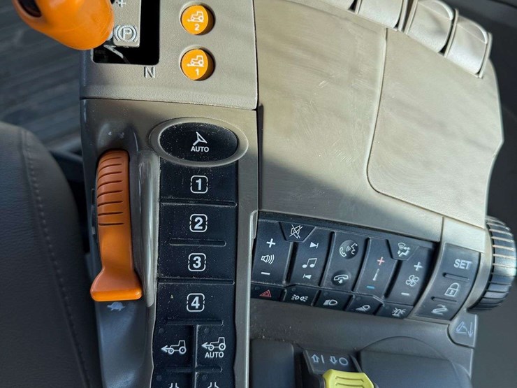 2020-john-deere-8r-410-image-23