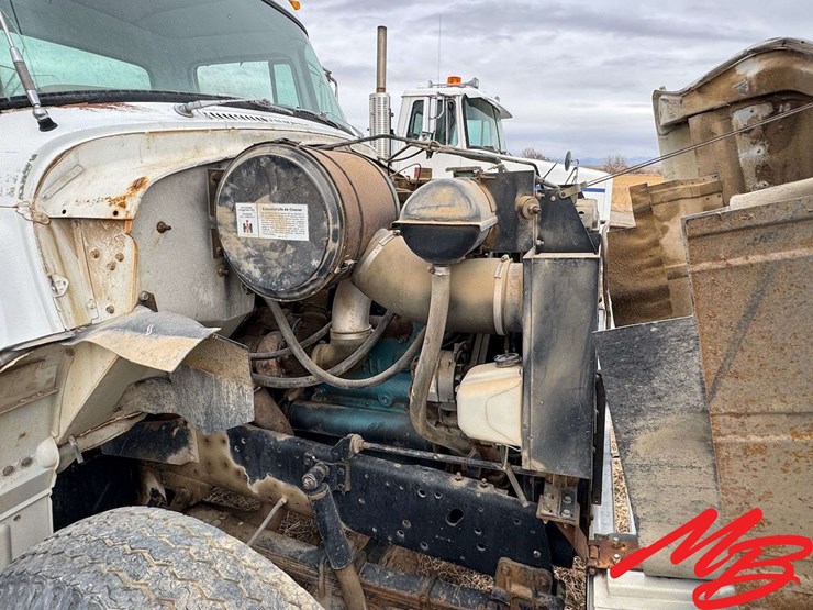 1977-international-1750-image-21