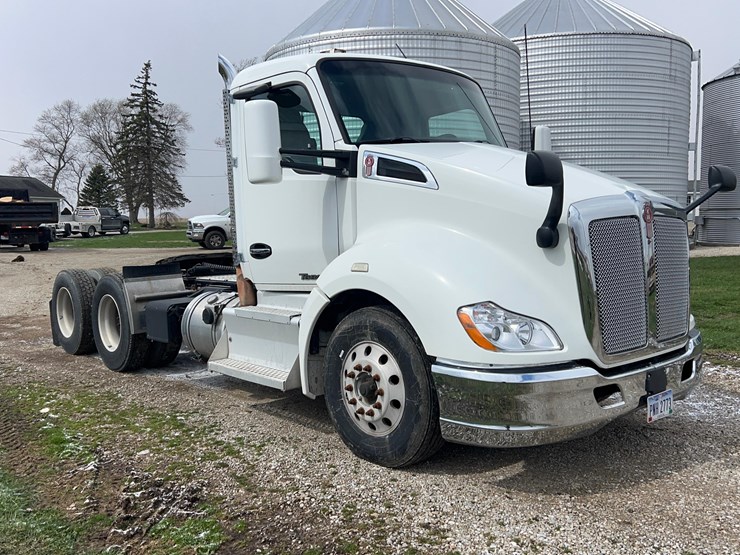 2017-kenworth-t680-image-3