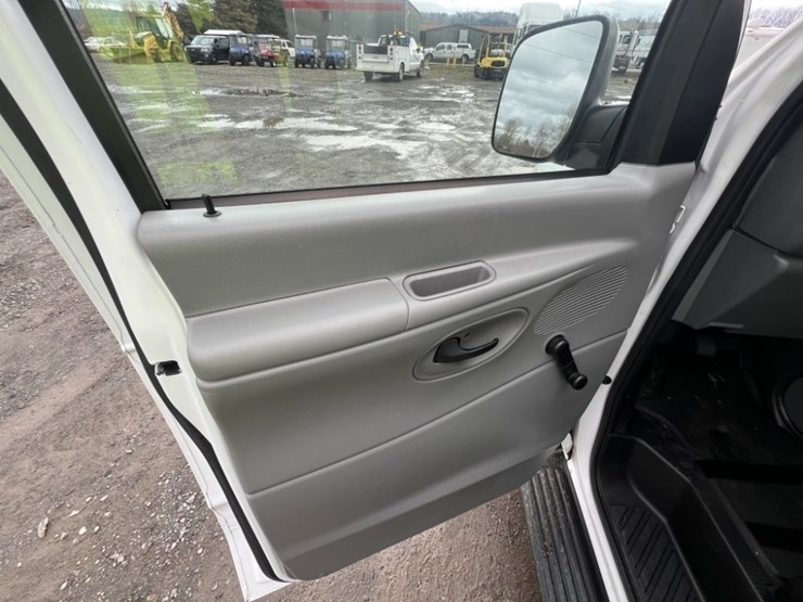 2008-ford-e350-image-25