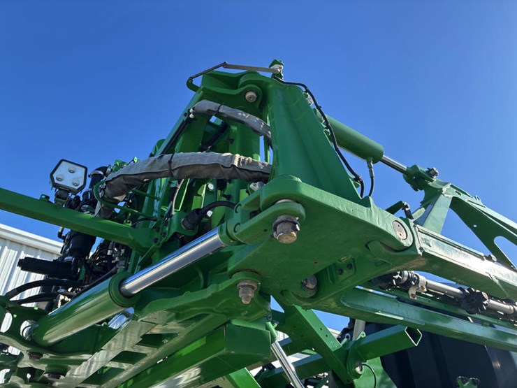 2022-john-deere-410r-image-34