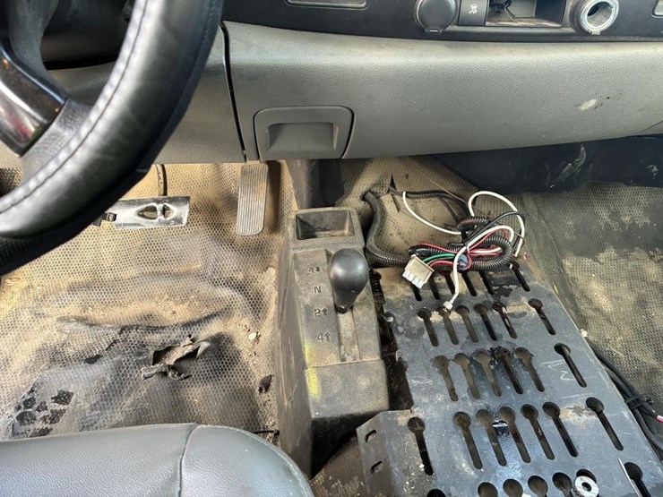 2011-chevrolet-silverado-1500-image-12