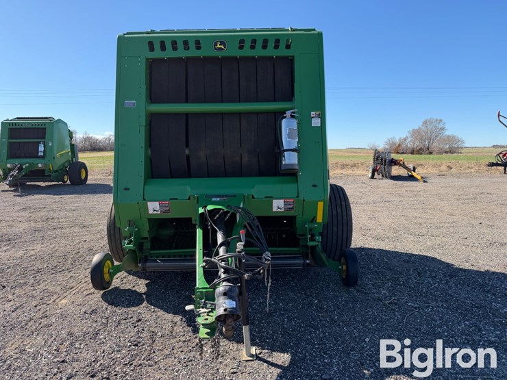 2024-john-deere-561m-image-2