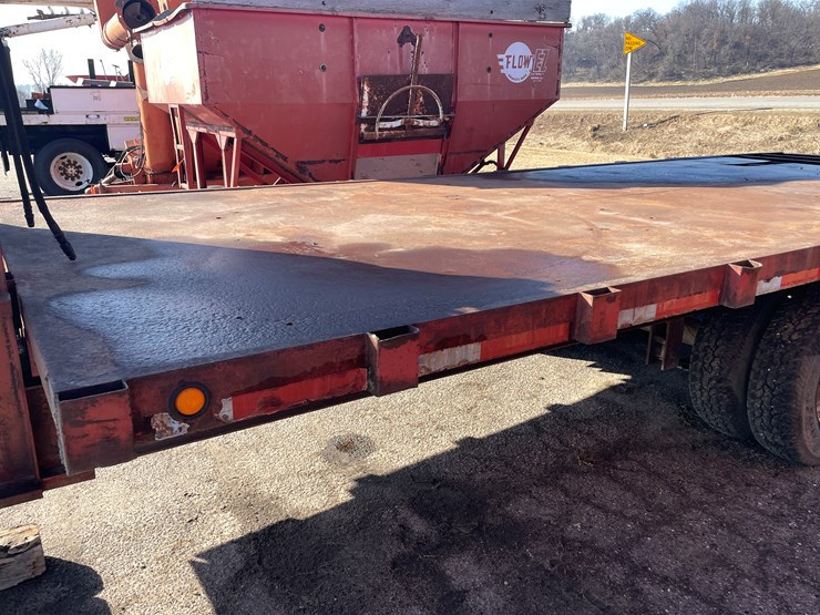 #1091-•-heavy-gooseneck-flatbed-trailer-with-hoist-(no-title)-image-23