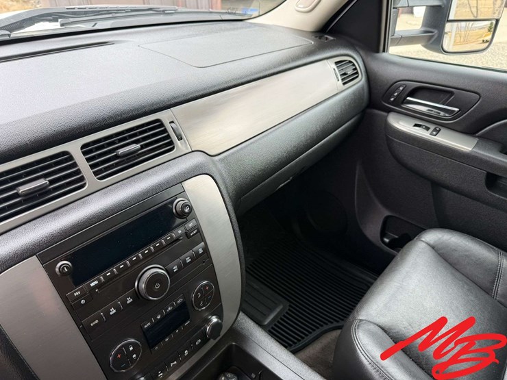 2014-chevrolet-silverado-2500-image-45