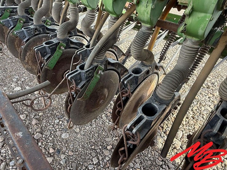 john-deere-8300-image-10