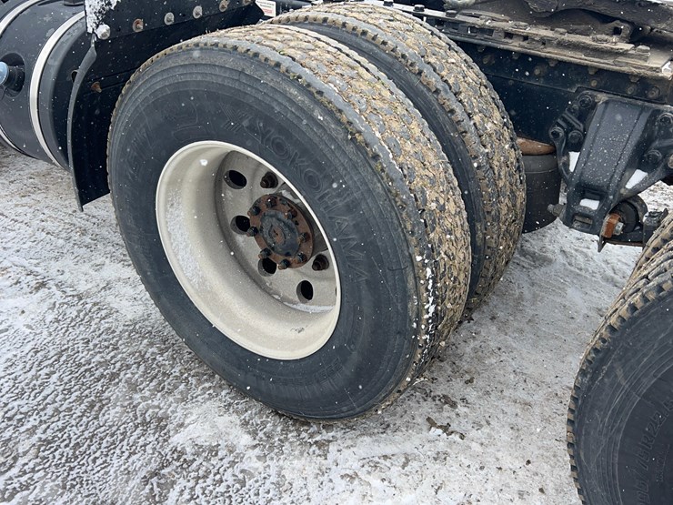 2017-kenworth-t680-image-40