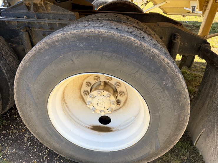 #42452-•-2007-international-l9427-daycab-truck-tractor-vin:-2hscnapr37c468369-image-6