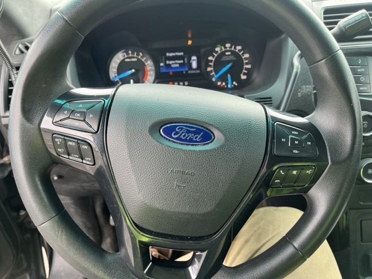 2016-ford-explorer-image-31